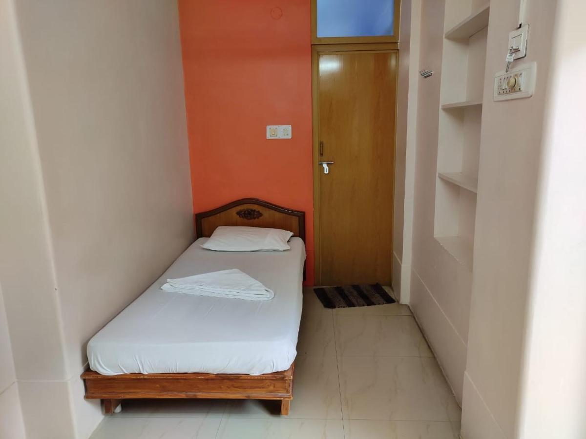 Sibi Lodge Coimbatore Bagian luar foto