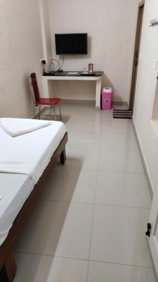 Sibi Lodge Coimbatore Bagian luar foto