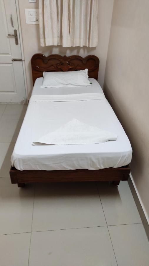 Sibi Lodge Coimbatore Bagian luar foto
