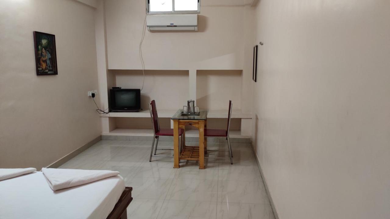 Sibi Lodge Coimbatore Bagian luar foto